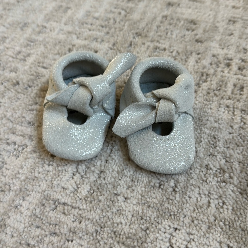 Freshly Picked (FP) - Knotted Bow Baby Shoe (Size 0)